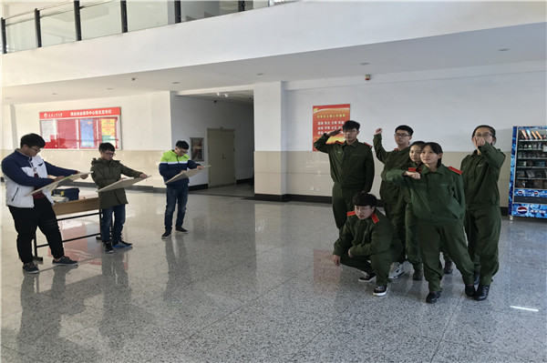 刀画协会为革命造型摹画.jpg 刀画协会为革命造型摹画.jpg